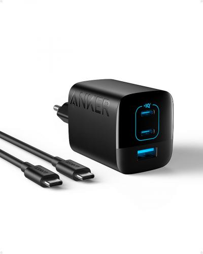 Schwarzes USB-Ladegerät von Anker mit zwei USB-C-Kabeln