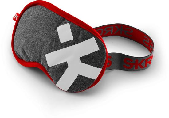 Graue Schlafmaske mit rotem Rand und elastischem Band, ideal für Reisen und erholsamen Schlaf