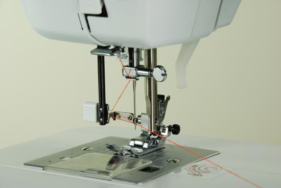 CARINA Nähmaschine DIAMOND, computergesteuert