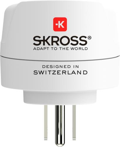 Weißer SKROSS Reisestecker mit Aufschrift 'Designed in Switzerland' auf der Vorderseite