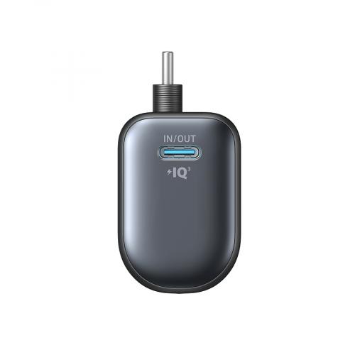 Vorderansicht eines kompakten USB-C Ladegeräts mit PowerIQ Technologie zur effizienten Stromversorgung