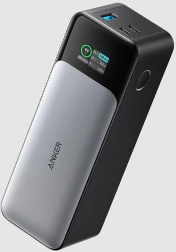 Schwarze Anker Powerbank mit integrierten USB-Anschlüssen und Display zur Anzeige des Ladezustands